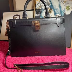 ❌SOLD❌💐💐MICHAEL KORS CROSSBODY 💐💐